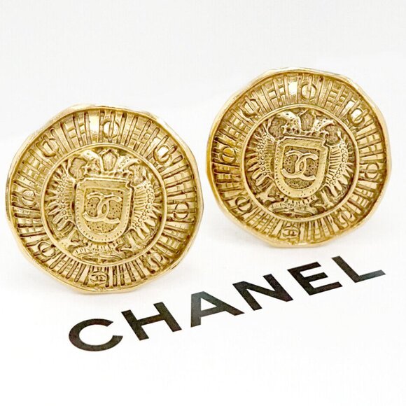 CHANEL CC Logos Round Emblem Clip-On Earrings Gold Tone w/Box Auth #20230-2